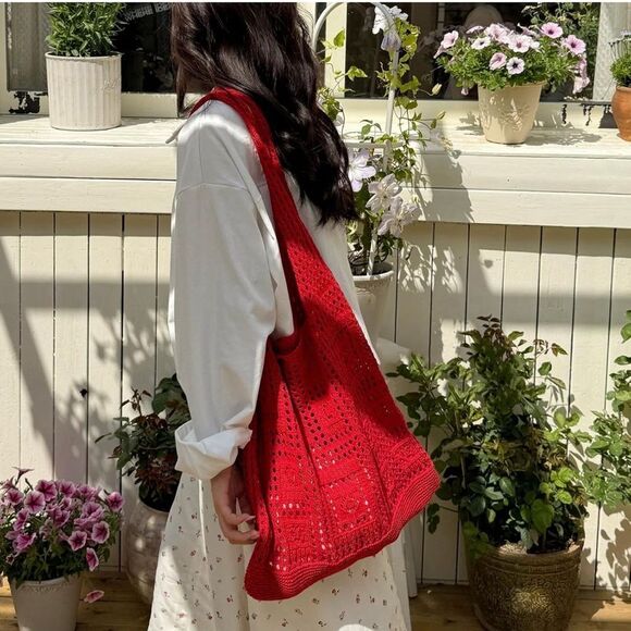 Chic Red Crochet Shoulder Bag - Picture 7 of 7